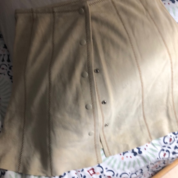 GAP Swede button skirt - Picture 6 of 6